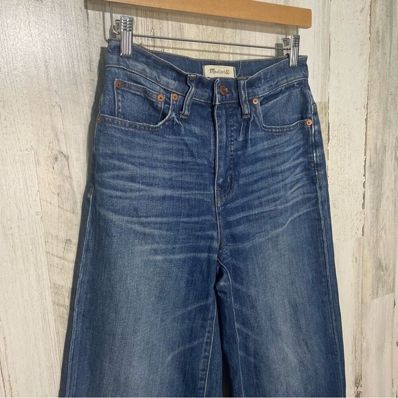 Madewell High Rise Wide Leg Crop Raw Hem Jeans size 26 -Medium Stone Wash Denim - Picture 2 of 10